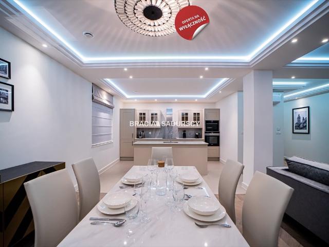 Kamienica w Rynku Żywca po remoncie, 7 pokoi, restauracja