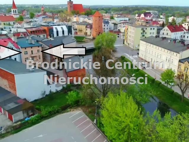 Kamienica z 4 mieszkaniami, garażami, balkonem i potencjałem