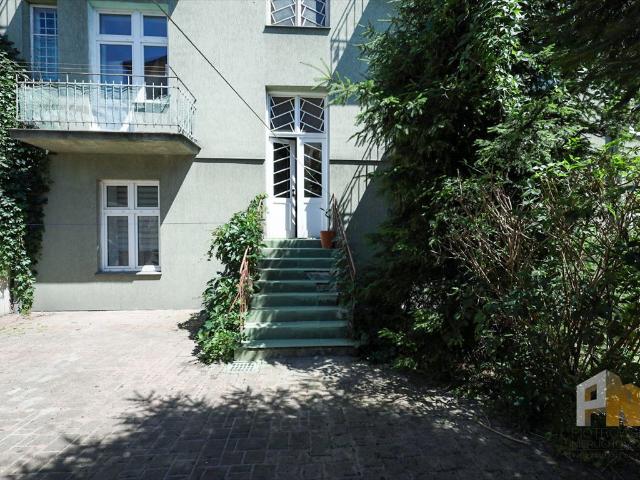 Kamienica z 8 mieszkań, ogród, strych do adaptacji polecam!