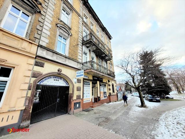Kamienica z 17 lokalami, nowoczesne instalacje, centrum