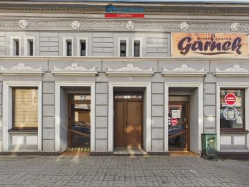 Kamienica z lokalami usługowymi i restauracją w Wieleniu