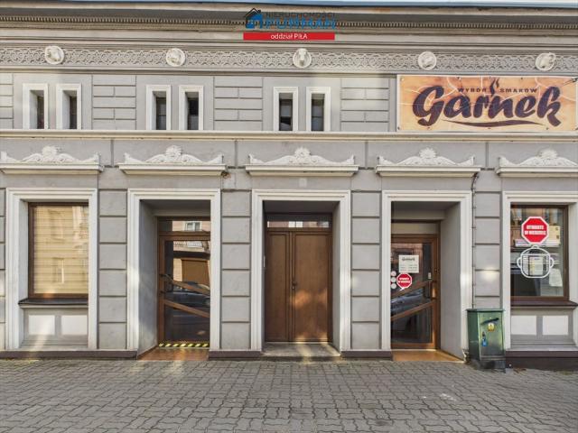 Kamienica z lokalami usługowymi i restauracją w Wieleniu