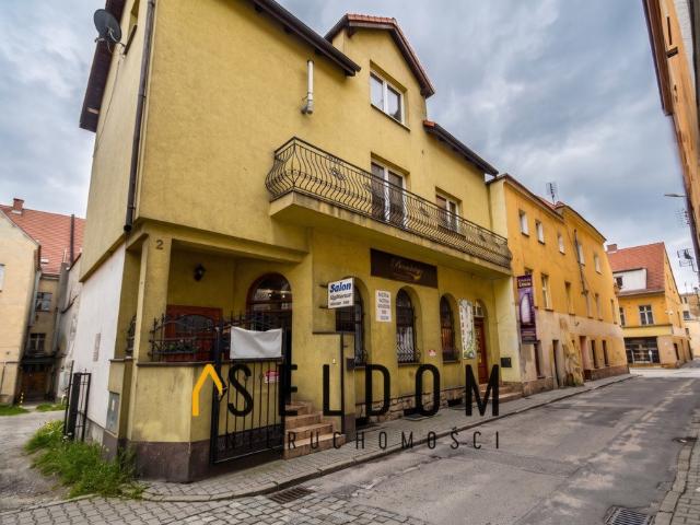 Kamienica z 2000 r. z potencjałem 227 m² w centrum Jawora