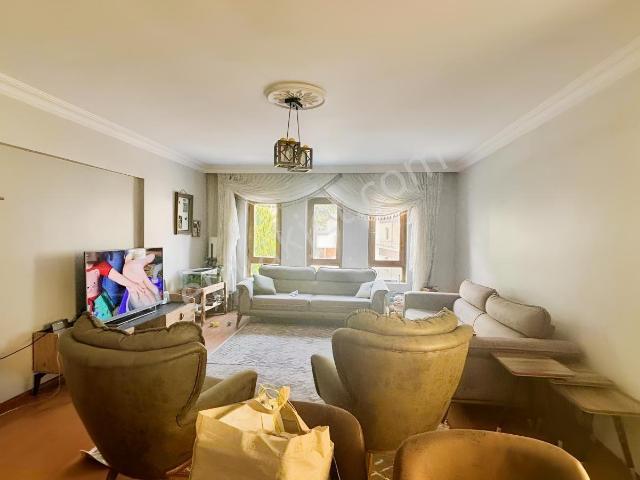 Kamilocak İzcibaşı Sok 1.kat Ön Cephe 3+1 Yapılı 130 M² K.otop