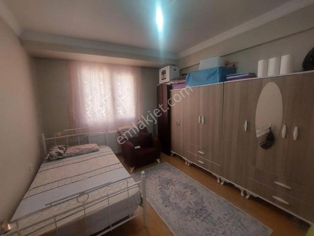 Kampüs Giriş Kapısı Karşısı Emsallerinden Geniş Eşyalı 1+1 Daire