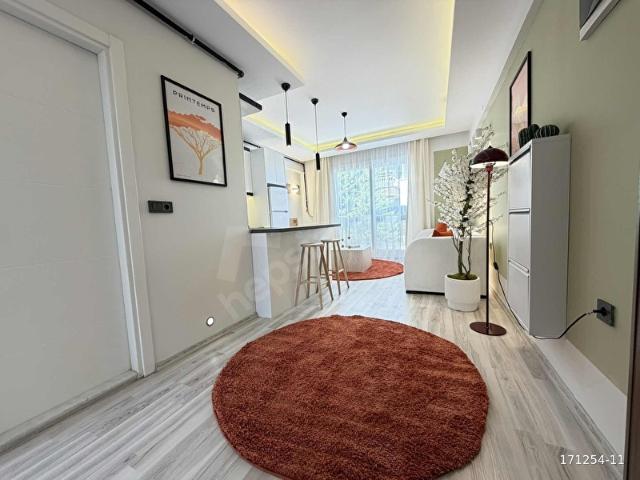 EMSALLERİNDEN ÇOK UYGUN KAMPÜS YAKININDA ANA CADDEYE YAKIN 1+1 EŞYALI LÜX DAİRE
