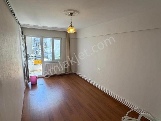 Kanter'den Karabağlar Doğanay Mahallesinde Full Tadilatlı 3+1 Bakımlı Asansörlü Kiralık Daire