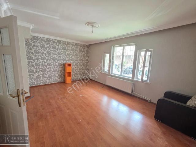 Kanuni Mah Cadde Yakını Kat Konumunda Y.giriş 2+1 Masrafsız