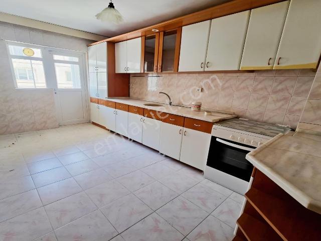 Kanuni Mahallesi Cadde Üzeri 3+1 Kök Tapu Altı Daire