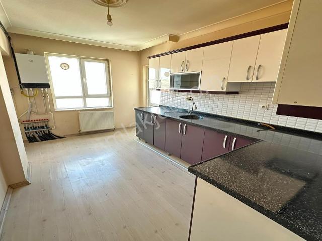 Kanuni'de 4+1 Ebeveyn Banyolu 150m2 Teras Balkonlu