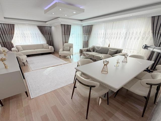 Kanuni'de Ara Kat Asansörlü Full Manzaralı Geniş 3+1 Daire