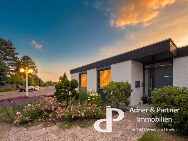 KANZLERFELD: MODERNISIERTER SCHMIED BUNGALOW MIT EXKLUSIVEM APARTMENT
