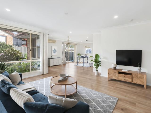 Kanahooka, 8 Hallam Close