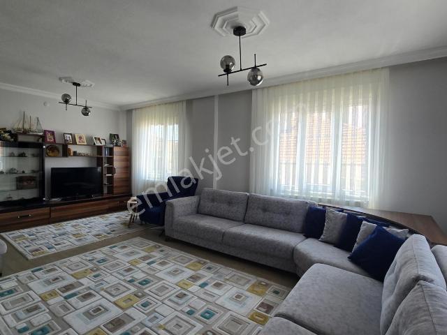 Kanalboyunda 3 Cepheli Isı Yalıtımlı 200 M2 5+1 Satılık Dubleks