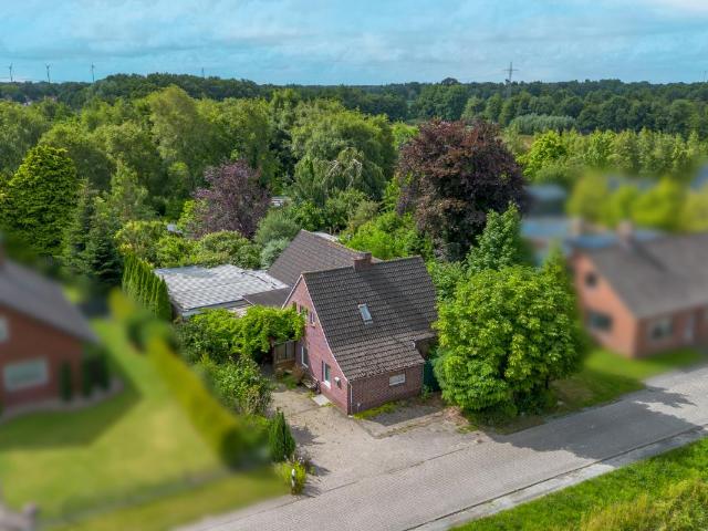 Kanallage in Spetzerfehn: Großartiges, parkähnliches Grundstück mit stark sanierungsbedürftigem Objekt!