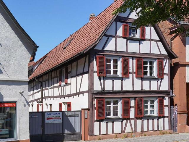 Kandel: Vermietetes Zweifamilienhaus, modernisierungsbedürftig!