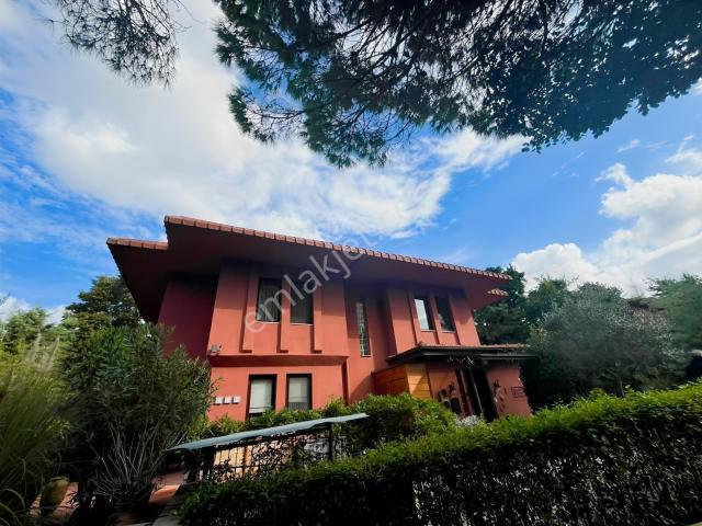 Kanlıca Evlerinde Teraslı, Boğaz Manzaralı 7+1 Lüks Villa