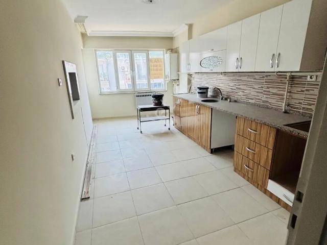 Kaan Emlaktan Çaybaşı Caddesinde 250 M2 Hesaplı Satılık Daire
