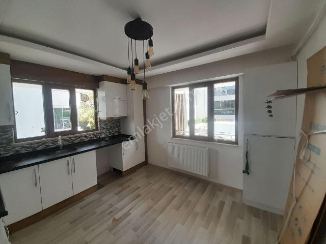 Kaan Emlak'tan Çakmak'ta 3+1 Ön Cephe Kullanışlı Kiralık Daire