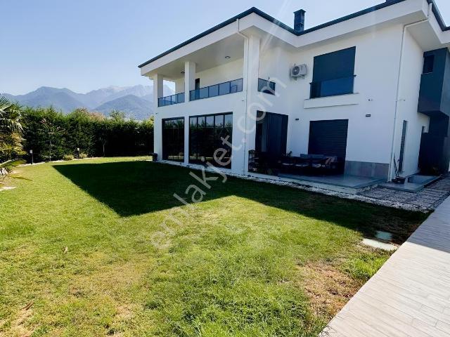 Kaan Emlaktan Hallaçlar Da 7+1 Ultra Lüks Köşe Satılık Villa
