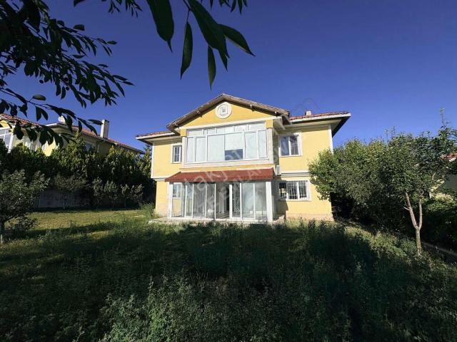 Kabze Emlaktan Eğri Köprü'de Satılık Villa. !