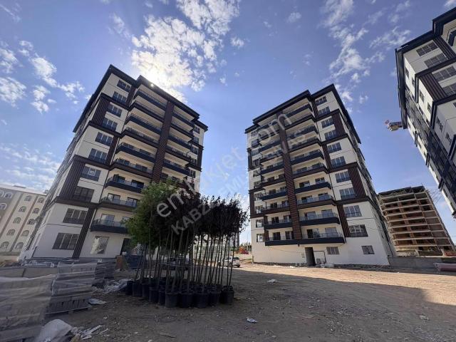 Kabze Emlaktan Kılavuz Mahallesinde Site İçerisi Satılık Daire.