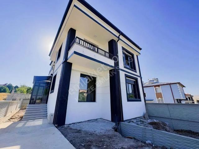 Kabze Emlaktan Karşıyaka Mahallesinde Satılık Villa. !