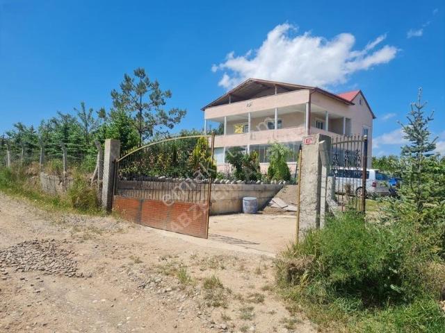 Kabze Emlaktan Çöken Mevkiinde 3200 M2 Üzerinde 300m2 Satılık Ev