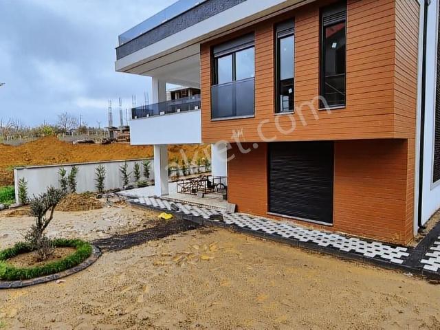 Kabaoğlunda Site İçinde 330m2 Bahçeli 360m2 Sıfır Tripleks Villa