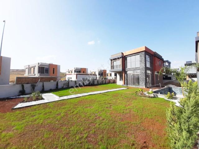 Kabasakal'da 422 M2 Arsalı Site İçi Bağımsız Bireysel Yüzme Havuzlu K. Mutfaklı Akıllı Ev Sistemli