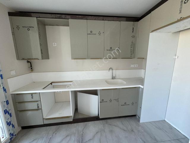 Kabasakal'da 1 Yaş/site/2+1/ç.banyo/kombi/güvenlik/jeneratör !
