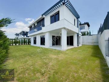 Kabasakalda Ultra Lüks Yerden Isıtma Sıfır Satılık 5+1 Villa
