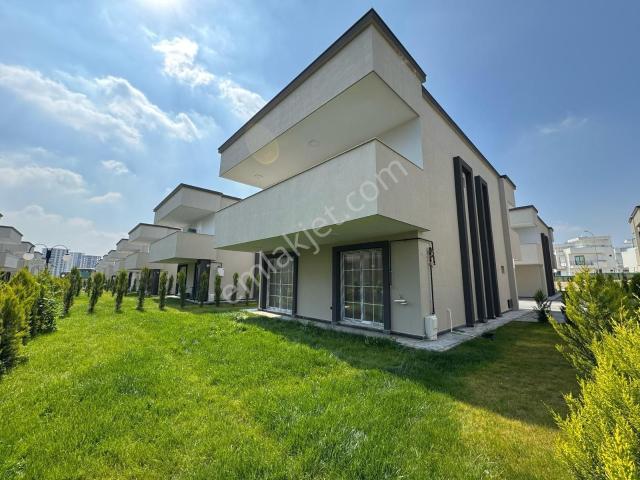 Kabasakal'da İzzet Oklu İnş/sıfır/site/bağımsız/4+1/dublex Villa