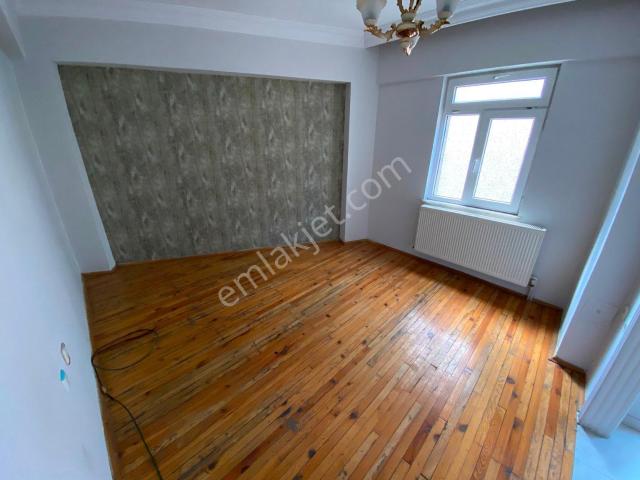 Kadıkoy Mahallesinde İci Temiz Kiralık Daire
