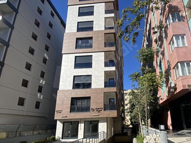 Kadıköy Merdivenköy'de Yeni Binada, Otoparklı, 2+1 Daire
