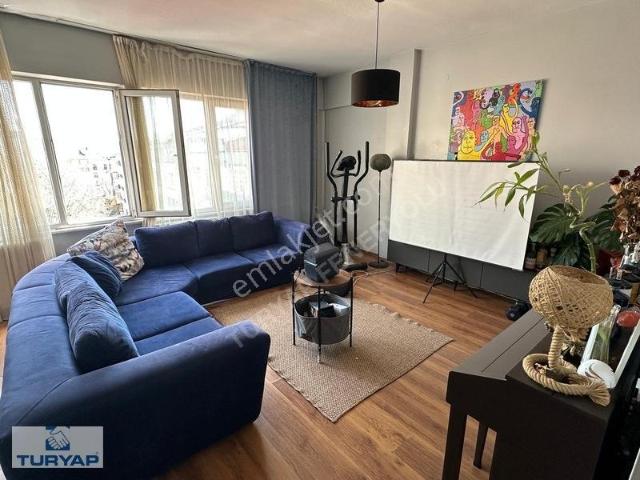 Kadıköy Merkezde Satılık 2+1 Daire: Eşsiz Konum Ve Yapılı!