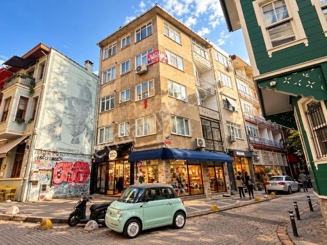 Kadıköy Modada Merkezi Konumda | Komple Eşyalı 1+1 | Net 40 M²