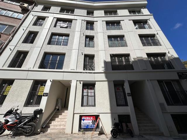 Kadıköy Osmanağa Bahçe Kullanımlı 2+1 Kiralık Geniş Sıfır Daire
