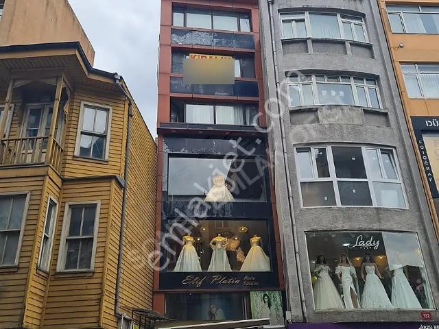 Kadıköy Altıyol'da 1+1 Fuul Eşyalı Asansörlü Daire