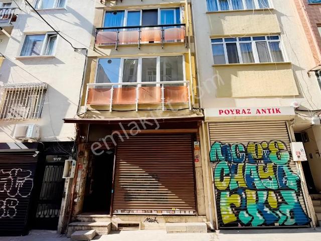 Kadıköy Caferağa Mahallesin'de Satılık 2+1 Yenilenmiş Daire