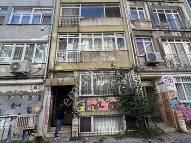 Kadıköy Caferağada 36 M² Bahçe Kullanımlı 1+1 Daire