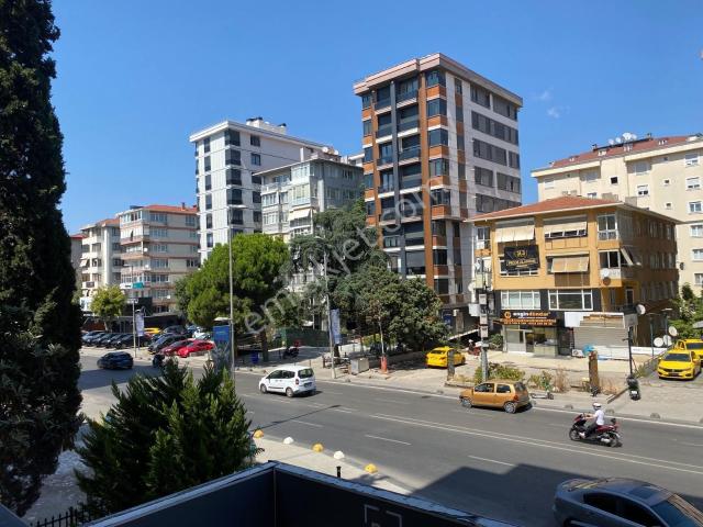 Kadıköy De Fahrettin Kerim Caddesinde Merkezi Konum Satılık 2+1