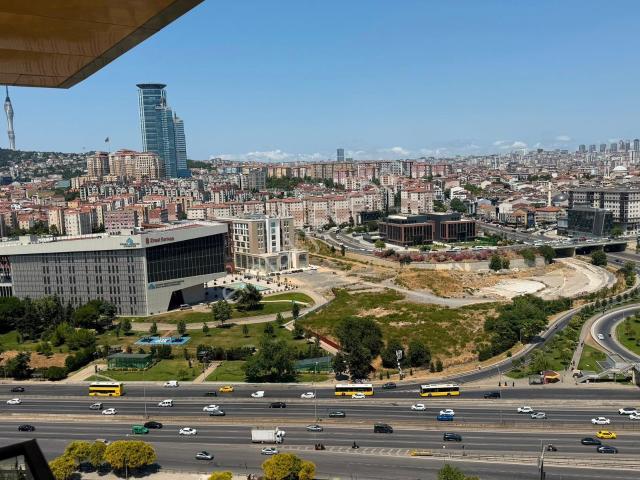 Kadıköy Emlakkonut 20.katşerefiyeli E5 Manzara Kiralık 3+1 Daire