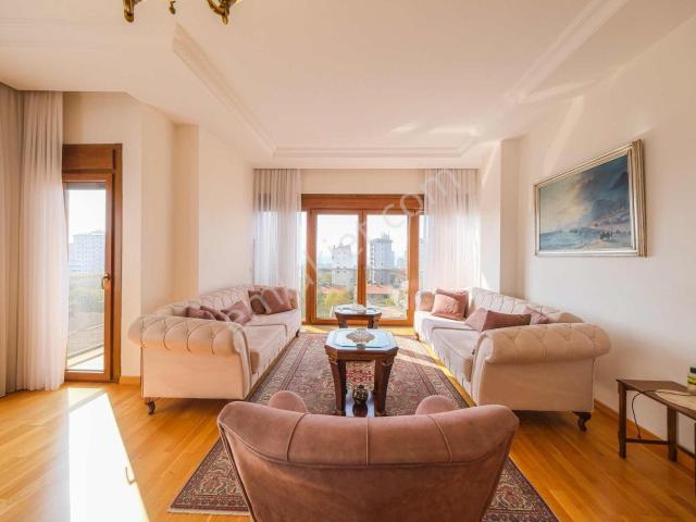 Kadıköy Çiftehavuzlarda Deniz Manzaralı 4+1 Satılık Daire