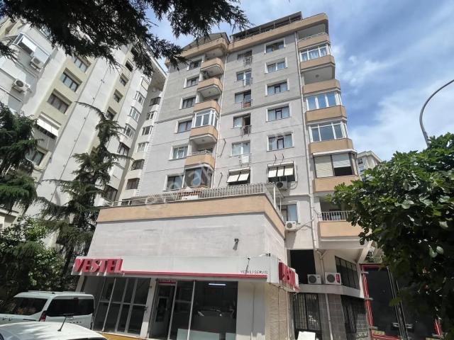 Kadıköy Kuyubaşı'nda Merkezi Konumda Geniş 3+1 Satılık Daire