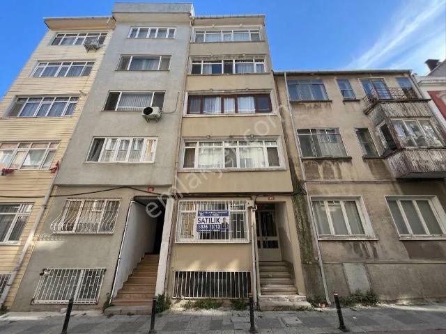 Kadıköy Rasimpaşa'da Özel Bahçeli Tamamen Yenilenmiş Satılık 2+1