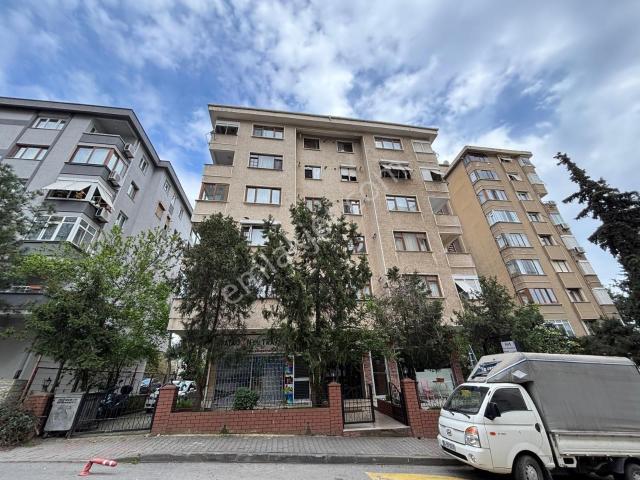 Kadıköy Sahrayıcedit Tepe Sokak 3+1 Yenilenmiş Satılık Daire