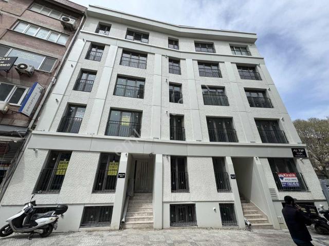Kadıköy'de Boğaya 50 Metre Uzaklıkta Sıfır Binada Kiralık 2+1