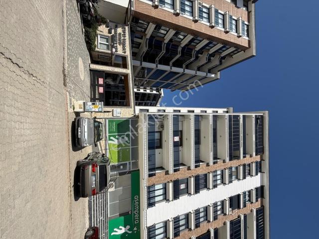 Kadıköy'de Güvenlikli Site İçinde 1+1 Ara Kat Kiralık Daire