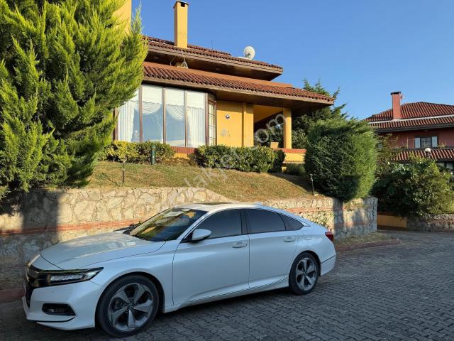 Kadıköy'ün En Prestijli Sitesi Çilekkent'te Lüks Satılık Villa